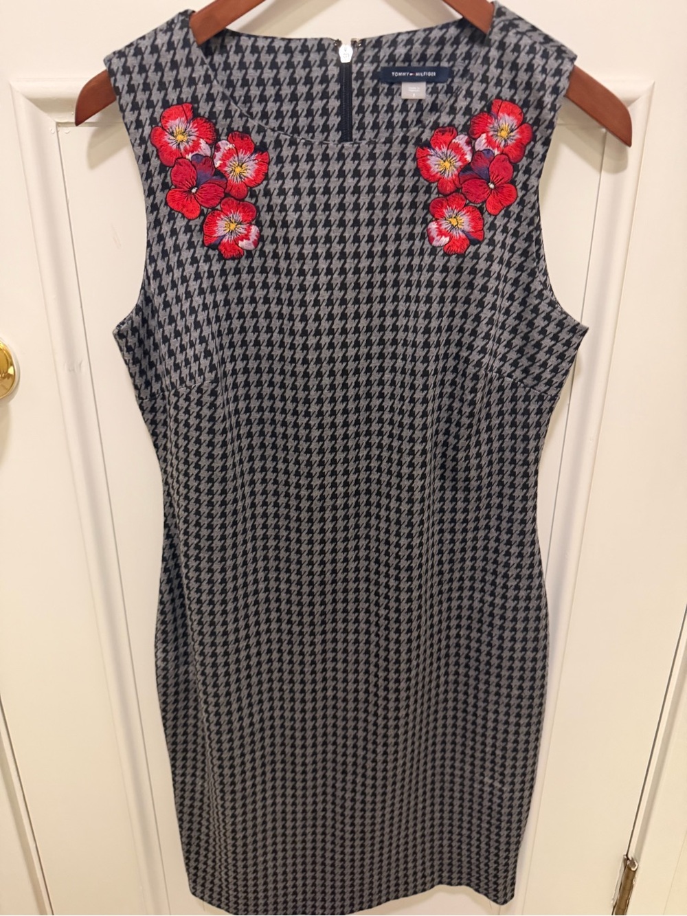 Tommy Hilfiger Sz 8 Houndstooth Sheath Dress with Red Floral Embroidery